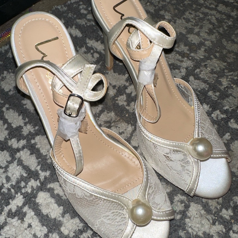 Pearl vintage wedding heels